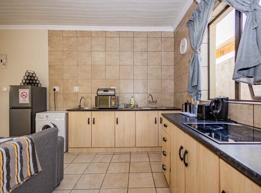 To Let 2 Bedroom Property for Rent in Oakdale Western Cape
